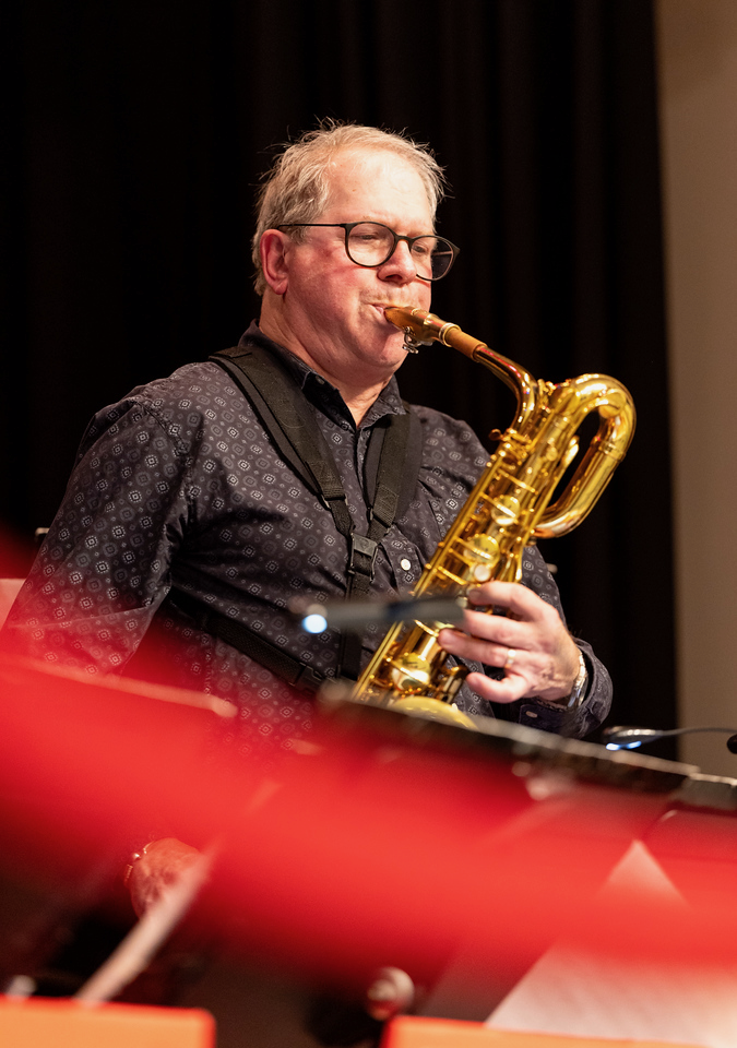 Larry Gelberg performing on saxophone
